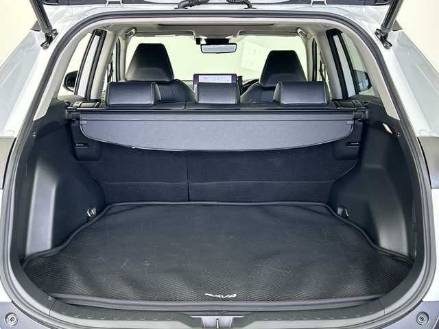 トヨタ ＲＡＶ４ ハイブリットG 愛知県 2023(令5)年 2.5万km プラチナホワイトパールマイカ パノラマガラスルーフ/Toyota Safety Sense/・プリクラッシュセーフティ/・レーントレーシングアシスト/・レーダークルーズコントロール/・オートハイビーム/・ロードサインアシスト/純正ディスプレイオーディオ/・コネクティッドナビ対応/・AppleCarPlay/Android Auto/・フルセグTV/・Bluetooth/・Miracast/・USB/・AM/FM/パノラミックビューモニター/ETC/先行車発進のお知らせ/パーキングサポートブレーキ/ブラインドスポットアシスト/リアトラフィックアラート/黒革シート/デジタルインナーミラー/シートベンチレーション/シートヒーター/パワーバックドア/LEDヘッドライト/ステアリングヒーター/スマートキー/プッシュスタート/横滑り防止装置