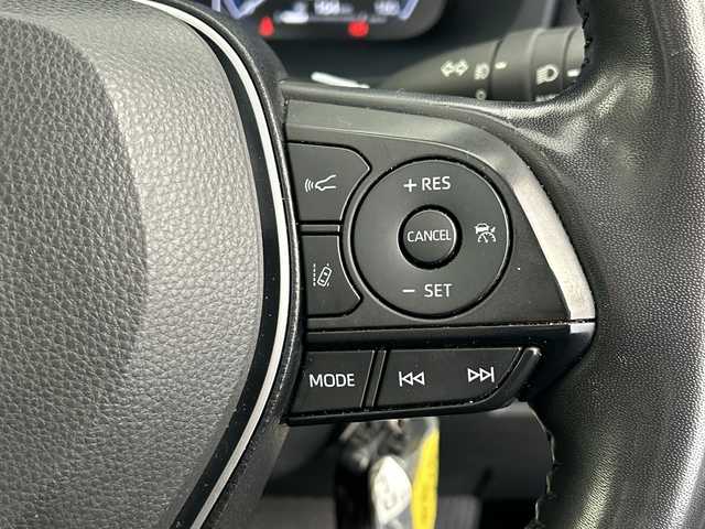 トヨタ ＲＡＶ４ ハイブリットG 愛知県 2023(令5)年 2.5万km プラチナホワイトパールマイカ パノラマガラスルーフ/Toyota Safety Sense/・プリクラッシュセーフティ/・レーントレーシングアシスト/・レーダークルーズコントロール/・オートハイビーム/・ロードサインアシスト/純正ディスプレイオーディオ/・コネクティッドナビ対応/・AppleCarPlay/Android Auto/・フルセグTV/・Bluetooth/・Miracast/・USB/・AM/FM/パノラミックビューモニター/ETC/先行車発進のお知らせ/パーキングサポートブレーキ/ブラインドスポットアシスト/リアトラフィックアラート/黒革シート/デジタルインナーミラー/シートベンチレーション/シートヒーター/パワーバックドア/LEDヘッドライト/ステアリングヒーター/スマートキー/プッシュスタート/横滑り防止装置