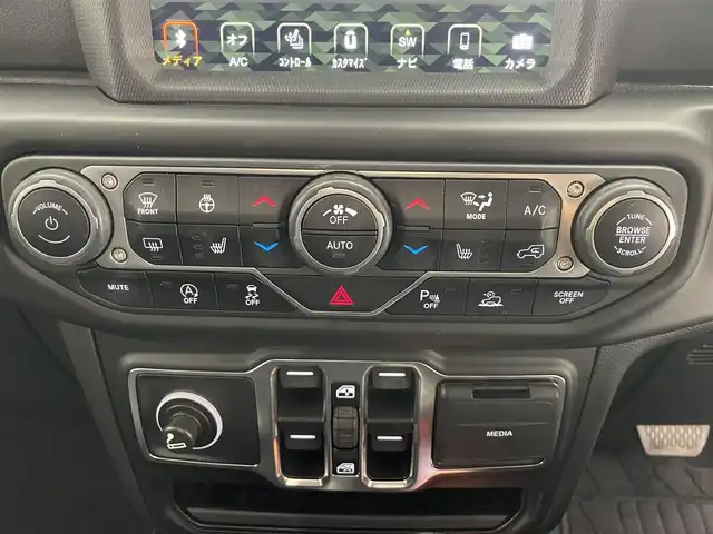 クライスラー・ジープ ジープ ラングラー アンリミテッド サハラ 愛知県 2021(令3)年 4.3万km ブラック 純正８．４型ナビ　サンルーフ　ＢＳＭ　黒革　禁煙　フロントバックカメラ　追従クルコン　ＥＴＣ２．０　ドラレコ　ミラーヒーター　ステアリングヒーター　シートヒーター　ＵＳＢ　コーナーセンサー　純正マット　１００V充電　アイドリングストップ　プッシュスタート　スマートキー