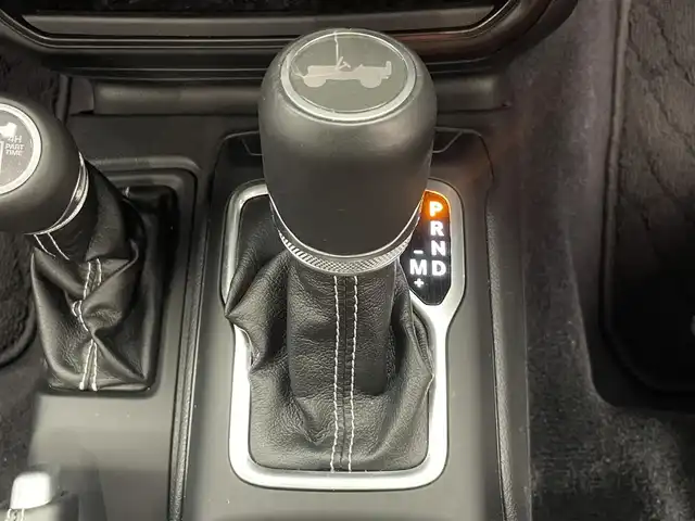 クライスラー・ジープ ジープ ラングラー アンリミテッド サハラ 愛知県 2021(令3)年 4.3万km ブラック 純正８．４型ナビ　サンルーフ　ＢＳＭ　黒革　禁煙　フロントバックカメラ　追従クルコン　ＥＴＣ２．０　ドラレコ　ミラーヒーター　ステアリングヒーター　シートヒーター　ＵＳＢ　コーナーセンサー　純正マット　１００V充電　アイドリングストップ　プッシュスタート　スマートキー