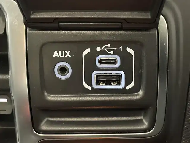 クライスラー・ジープ ジープ ラングラー アンリミテッド サハラ 愛知県 2021(令3)年 4.3万km ブラック 純正８．４型ナビ　サンルーフ　ＢＳＭ　黒革　禁煙　フロントバックカメラ　追従クルコン　ＥＴＣ２．０　ドラレコ　ミラーヒーター　ステアリングヒーター　シートヒーター　ＵＳＢ　コーナーセンサー　純正マット　１００V充電　アイドリングストップ　プッシュスタート　スマートキー