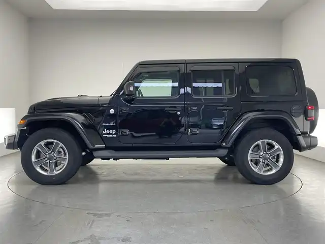 クライスラー・ジープ ジープ ラングラー アンリミテッド サハラ 愛知県 2021(令3)年 4.3万km ブラック 純正８．４型ナビ　サンルーフ　ＢＳＭ　黒革　禁煙　フロントバックカメラ　追従クルコン　ＥＴＣ２．０　ドラレコ　ミラーヒーター　ステアリングヒーター　シートヒーター　ＵＳＢ　コーナーセンサー　純正マット　１００V充電　アイドリングストップ　プッシュスタート　スマートキー