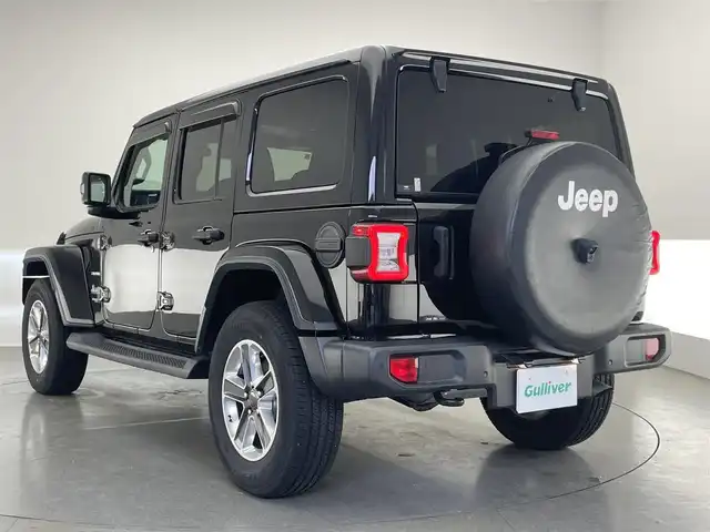 クライスラー・ジープ ジープ ラングラー アンリミテッド サハラ 愛知県 2021(令3)年 4.3万km ブラック 純正８．４型ナビ　サンルーフ　ＢＳＭ　黒革　禁煙　フロントバックカメラ　追従クルコン　ＥＴＣ２．０　ドラレコ　ミラーヒーター　ステアリングヒーター　シートヒーター　ＵＳＢ　コーナーセンサー　純正マット　１００V充電　アイドリングストップ　プッシュスタート　スマートキー