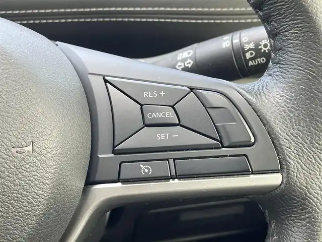 日産 セレナ ハイウェイスター Vセレクション 島根県 2017(平29)年 8.1万km マルーンレッド 2トーン 登録時走行距離　80019km/取扱説明書（車両・ナビ）/純正ナビ/(Blu-ray/DVD/CD/Bluetooth/AM/FM)/フルセグテレビ/フリップダウンモニター/アラウンドビューモニター/パーキングアシスト/クルーズコントロール/両側パワースライドドア/カーテンエアバック/横滑り防止装置/コーナーセンサー/車線逸脱警報/エマージェンシーブレーキ/ビルドインETC/１６インチ純正AW