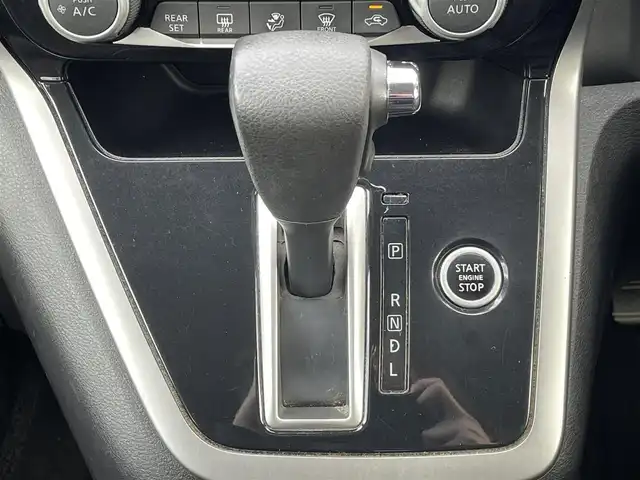 日産 セレナ ハイウェイスター Vセレクション 島根県 2017(平29)年 8.1万km マルーンレッド 2トーン 登録時走行距離　80019km/取扱説明書（車両・ナビ）/純正ナビ/(Blu-ray/DVD/CD/Bluetooth/AM/FM)/フルセグテレビ/フリップダウンモニター/アラウンドビューモニター/パーキングアシスト/クルーズコントロール/両側パワースライドドア/カーテンエアバック/横滑り防止装置/コーナーセンサー/車線逸脱警報/エマージェンシーブレーキ/ビルドインETC/１６インチ純正AW