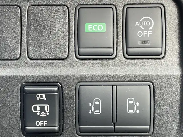 日産 セレナ ハイウェイスター Vセレクション 島根県 2017(平29)年 8.1万km マルーンレッド 2トーン 登録時走行距離　80019km/取扱説明書（車両・ナビ）/純正ナビ/(Blu-ray/DVD/CD/Bluetooth/AM/FM)/フルセグテレビ/フリップダウンモニター/アラウンドビューモニター/パーキングアシスト/クルーズコントロール/両側パワースライドドア/カーテンエアバック/横滑り防止装置/コーナーセンサー/車線逸脱警報/エマージェンシーブレーキ/ビルドインETC/１６インチ純正AW