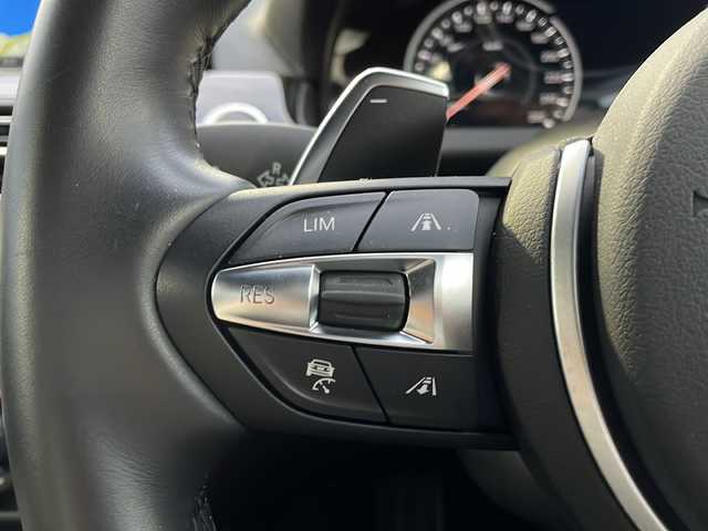 ＢＭＷ ６５０ｉ クーペ Mスポーツ 山口県 2016(平28)年 0.9万km アルピンホワイトⅢ Ｈａｒｍａｎ　Ｋａｒｄｏｎ　/サンルーフ　/黒革レザーシート/純正ナビ　/AM/FMBluetooth/CD/DVD/AUX/フルセグTV/バックカメラ　/ターボ　/ヘッドアップディスプレイ　/クリアランスソナー　/ＬＥＤヘッドライト　/オートライト、オートマチックハイビーム/純正20インチアルミホイール　/オートクルーズコントロール/前後型ドライブレコーダー/衝突被害軽減ブレーキ/プッシュスタート/WAC/社外フロアマット/取扱説明書