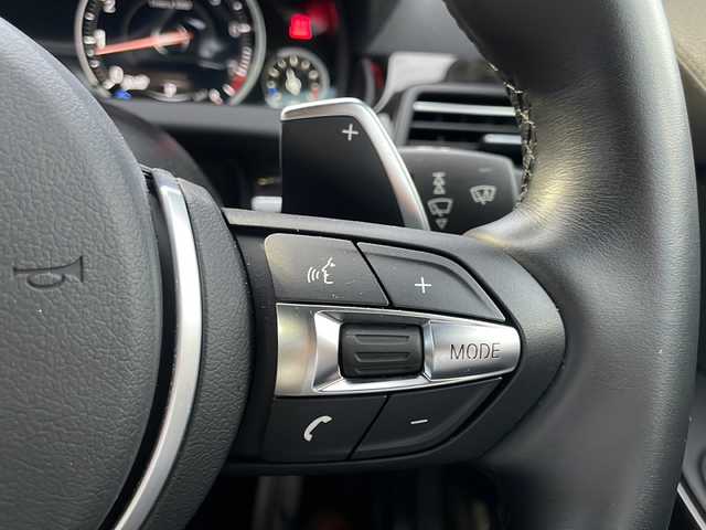 ＢＭＷ ６５０ｉ クーペ Mスポーツ 山口県 2016(平28)年 0.9万km アルピンホワイトⅢ Ｈａｒｍａｎ　Ｋａｒｄｏｎ　/サンルーフ　/黒革レザーシート/純正ナビ　/AM/FMBluetooth/CD/DVD/AUX/フルセグTV/バックカメラ　/ターボ　/ヘッドアップディスプレイ　/クリアランスソナー　/ＬＥＤヘッドライト　/オートライト、オートマチックハイビーム/純正20インチアルミホイール　/オートクルーズコントロール/前後型ドライブレコーダー/衝突被害軽減ブレーキ/プッシュスタート/WAC/社外フロアマット/取扱説明書