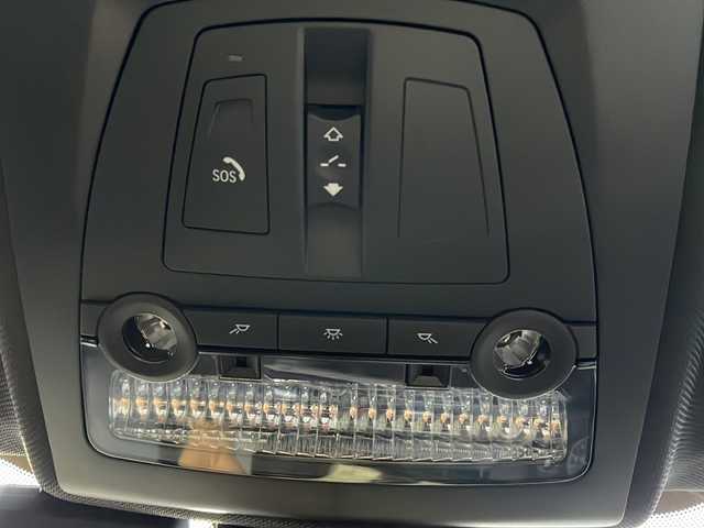 ＢＭＷ ６５０ｉ クーペ Mスポーツ 山口県 2016(平28)年 0.9万km アルピンホワイトⅢ Ｈａｒｍａｎ　Ｋａｒｄｏｎ　/サンルーフ　/黒革レザーシート/純正ナビ　/AM/FMBluetooth/CD/DVD/AUX/フルセグTV/バックカメラ　/ターボ　/ヘッドアップディスプレイ　/クリアランスソナー　/ＬＥＤヘッドライト　/オートライト、オートマチックハイビーム/純正20インチアルミホイール　/オートクルーズコントロール/前後型ドライブレコーダー/衝突被害軽減ブレーキ/プッシュスタート/WAC/社外フロアマット/取扱説明書