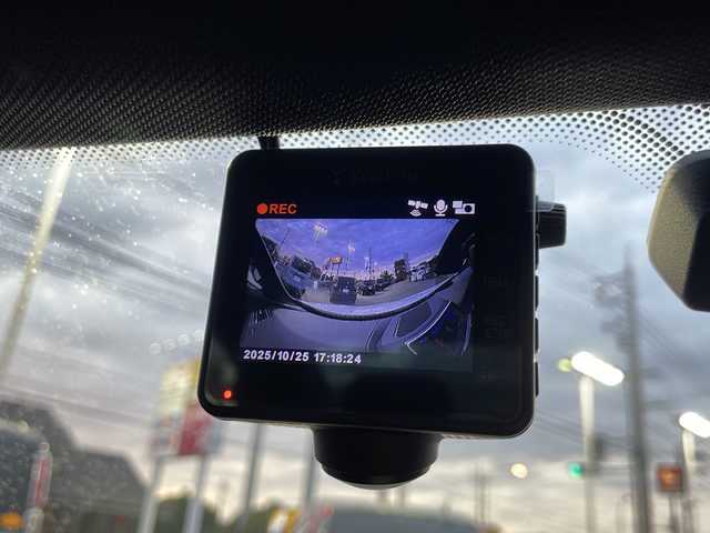 ＢＭＷ ６５０ｉ クーペ Mスポーツ 山口県 2016(平28)年 0.9万km アルピンホワイトⅢ Ｈａｒｍａｎ　Ｋａｒｄｏｎ　/サンルーフ　/黒革レザーシート/純正ナビ　/AM/FMBluetooth/CD/DVD/AUX/フルセグTV/バックカメラ　/ターボ　/ヘッドアップディスプレイ　/クリアランスソナー　/ＬＥＤヘッドライト　/オートライト、オートマチックハイビーム/純正20インチアルミホイール　/オートクルーズコントロール/前後型ドライブレコーダー/衝突被害軽減ブレーキ/プッシュスタート/WAC/社外フロアマット/取扱説明書