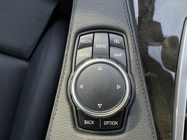 ＢＭＷ ６５０ｉ クーペ Mスポーツ 山口県 2016(平28)年 0.9万km アルピンホワイトⅢ Ｈａｒｍａｎ　Ｋａｒｄｏｎ　/サンルーフ　/黒革レザーシート/純正ナビ　/AM/FMBluetooth/CD/DVD/AUX/フルセグTV/バックカメラ　/ターボ　/ヘッドアップディスプレイ　/クリアランスソナー　/ＬＥＤヘッドライト　/オートライト、オートマチックハイビーム/純正20インチアルミホイール　/オートクルーズコントロール/前後型ドライブレコーダー/衝突被害軽減ブレーキ/プッシュスタート/WAC/社外フロアマット/取扱説明書