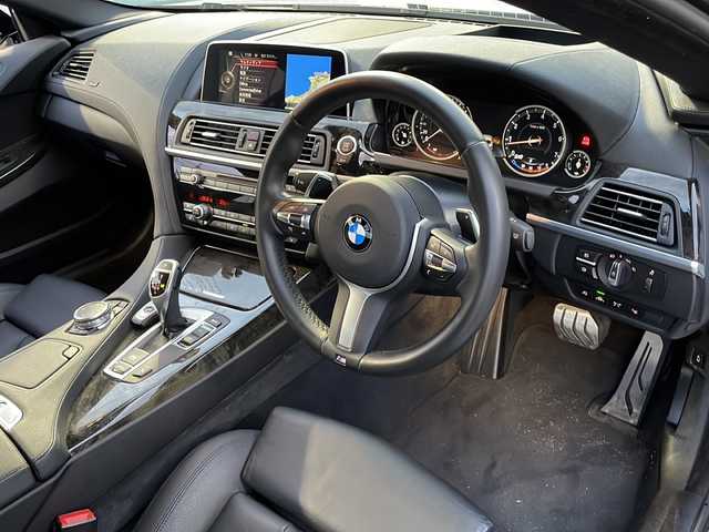 ＢＭＷ ６５０ｉ クーペ Mスポーツ 山口県 2016(平28)年 0.9万km アルピンホワイトⅢ Ｈａｒｍａｎ　Ｋａｒｄｏｎ　/サンルーフ　/黒革レザーシート/純正ナビ　/AM/FMBluetooth/CD/DVD/AUX/フルセグTV/バックカメラ　/ターボ　/ヘッドアップディスプレイ　/クリアランスソナー　/ＬＥＤヘッドライト　/オートライト、オートマチックハイビーム/純正20インチアルミホイール　/オートクルーズコントロール/前後型ドライブレコーダー/衝突被害軽減ブレーキ/プッシュスタート/WAC/社外フロアマット/取扱説明書