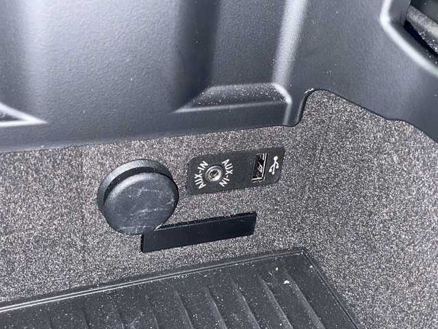 ＢＭＷ ６５０ｉ クーペ Mスポーツ 山口県 2016(平28)年 0.9万km アルピンホワイトⅢ Ｈａｒｍａｎ　Ｋａｒｄｏｎ　/サンルーフ　/黒革レザーシート/純正ナビ　/AM/FMBluetooth/CD/DVD/AUX/フルセグTV/バックカメラ　/ターボ　/ヘッドアップディスプレイ　/クリアランスソナー　/ＬＥＤヘッドライト　/オートライト、オートマチックハイビーム/純正20インチアルミホイール　/オートクルーズコントロール/前後型ドライブレコーダー/衝突被害軽減ブレーキ/プッシュスタート/WAC/社外フロアマット/取扱説明書