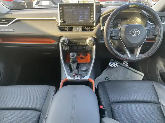 トヨタ ＲＡＶ４ ハイブリッド アドベンチャー 岡山県 2022(令4)年 4.2万km アッシュグレーメタリック/アーバンカーキ 登録時走行距離41331km/４WD/純正ディスプレイオーディオ/フルセグTV(AM/FM/Bluetooth)/バックカメラ/ビルトインETC/デジタルインナーミラー/トヨタセーフティセンス/・ブラインドスポットモニター/・レーダークルーズコントロール/・オートマチックハイビーム/・プリクラッシュセーフティ/・レーンディバーチャーアラート/横滑り防止装置/オートブレーキホールド/パワーバックドア/D席パワーシート/D/N席シートヒーター/D/N席ベンチレーション/ステアリングヒーター/TRDフロアマット/17インチ社外AW/MOMOステアリング/THULEルーフキャリア/リアラダー