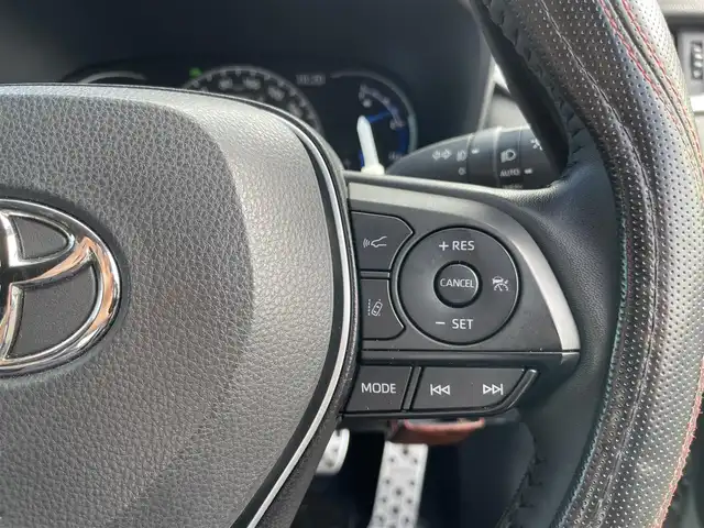 トヨタ ＲＡＶ４ ハイブリッド アドベンチャー 岡山県 2022(令4)年 4.2万km アッシュグレーメタリック/アーバンカーキ 登録時走行距離41331km/４WD/純正ディスプレイオーディオ/フルセグTV(AM/FM/Bluetooth)/バックカメラ/ビルトインETC/デジタルインナーミラー/トヨタセーフティセンス/・ブラインドスポットモニター/・レーダークルーズコントロール/・オートマチックハイビーム/・プリクラッシュセーフティ/・レーンディバーチャーアラート/横滑り防止装置/オートブレーキホールド/パワーバックドア/D席パワーシート/D/N席シートヒーター/D/N席ベンチレーション/ステアリングヒーター/TRDフロアマット/17インチ社外AW/MOMOステアリング/THULEルーフキャリア/リアラダー
