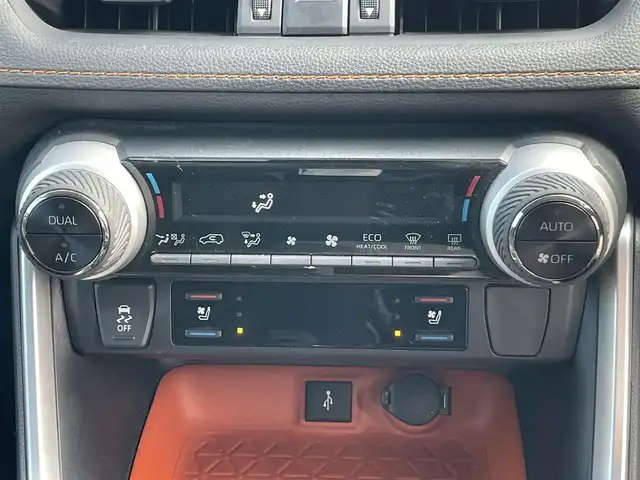 トヨタ ＲＡＶ４ ハイブリッド アドベンチャー 岡山県 2022(令4)年 4.2万km アッシュグレーメタリック/アーバンカーキ 登録時走行距離41331km/４WD/純正ディスプレイオーディオ/フルセグTV(AM/FM/Bluetooth)/バックカメラ/ビルトインETC/デジタルインナーミラー/トヨタセーフティセンス/・ブラインドスポットモニター/・レーダークルーズコントロール/・オートマチックハイビーム/・プリクラッシュセーフティ/・レーンディバーチャーアラート/横滑り防止装置/オートブレーキホールド/パワーバックドア/D席パワーシート/D/N席シートヒーター/D/N席ベンチレーション/ステアリングヒーター/TRDフロアマット/17インチ社外AW/MOMOステアリング/THULEルーフキャリア/リアラダー