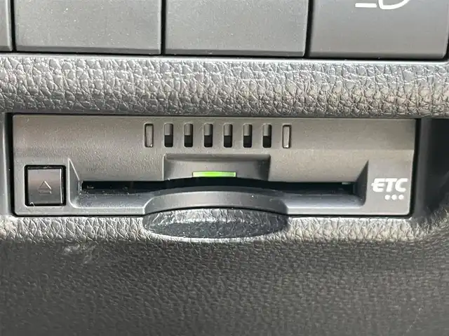 トヨタ ＲＡＶ４ ハイブリッド アドベンチャー 岡山県 2022(令4)年 4.2万km アッシュグレーメタリック/アーバンカーキ 登録時走行距離41331km/４WD/純正ディスプレイオーディオ/フルセグTV(AM/FM/Bluetooth)/バックカメラ/ビルトインETC/デジタルインナーミラー/トヨタセーフティセンス/・ブラインドスポットモニター/・レーダークルーズコントロール/・オートマチックハイビーム/・プリクラッシュセーフティ/・レーンディバーチャーアラート/横滑り防止装置/オートブレーキホールド/パワーバックドア/D席パワーシート/D/N席シートヒーター/D/N席ベンチレーション/ステアリングヒーター/TRDフロアマット/17インチ社外AW/MOMOステアリング/THULEルーフキャリア/リアラダー