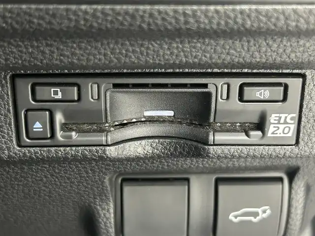 トヨタ カローラ クロス ハイブリッド Z 熊本県 2024(令6)年 1.1万km アティチュードブラックマイカ/プラチナホワイトパールマイカ ワンオーナー　/禁煙車　/モデリスタエアロフル　/１０．５インチディスプレイオーディオ（ＡｐｐｌＣａｒＰｌａｙ・ＡｎｄｒｏｉｄＡｕｔｏ・ＢＴ・フルセグ）/アラウンドビューモニター/社外前後ドライブレコーダー/トヨタセーフティーセンス/・プリクラッシュセーフティ/・レーンディパーチャーアラート/・ブラインドスポットモニター/・リアクロストラフィックアラート/・駐車時支援パーキングサポートシステム/・ロードサインアシスト/・レ前席シートヒーター/・レーーダークルーズコントロール/横滑り防止/前席シートヒーター/運転席パワーシート/ハーフレザーシート/デジタルインナーミラー/ルーフレール/純正フロアマット/純正１８インチAW/オートライト/オートマチックハイビーム/LEDヘッドライト/フォグライト/スマートキー/プッシュスタート/スペアキー1本/保証書/取扱説明書