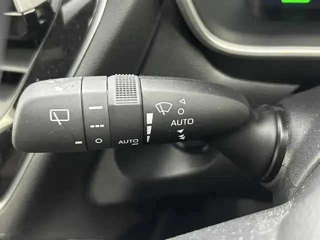 トヨタ カローラ クロス ハイブリッド Z 熊本県 2024(令6)年 1.1万km アティチュードブラックマイカ/プラチナホワイトパールマイカ ワンオーナー　/禁煙車　/モデリスタエアロフル　/１０．５インチディスプレイオーディオ（ＡｐｐｌＣａｒＰｌａｙ・ＡｎｄｒｏｉｄＡｕｔｏ・ＢＴ・フルセグ）/アラウンドビューモニター/社外前後ドライブレコーダー/トヨタセーフティーセンス/・プリクラッシュセーフティ/・レーンディパーチャーアラート/・ブラインドスポットモニター/・リアクロストラフィックアラート/・駐車時支援パーキングサポートシステム/・ロードサインアシスト/・レ前席シートヒーター/・レーーダークルーズコントロール/横滑り防止/前席シートヒーター/運転席パワーシート/ハーフレザーシート/デジタルインナーミラー/ルーフレール/純正フロアマット/純正１８インチAW/オートライト/オートマチックハイビーム/LEDヘッドライト/フォグライト/スマートキー/プッシュスタート/スペアキー1本/保証書/取扱説明書