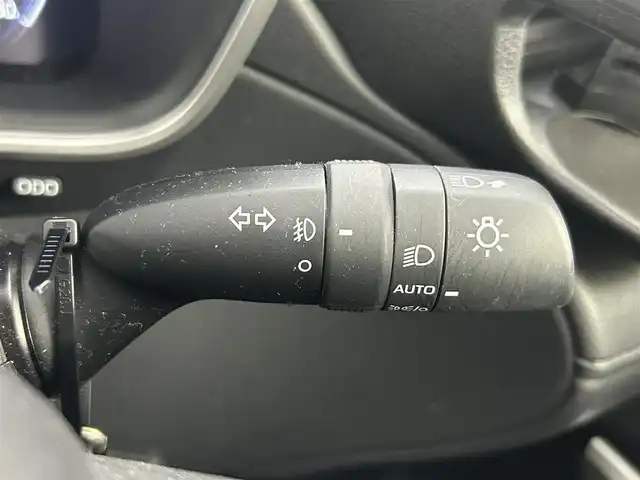 トヨタ カローラ クロス ハイブリッド Z 熊本県 2024(令6)年 1.1万km アティチュードブラックマイカ/プラチナホワイトパールマイカ ワンオーナー　/禁煙車　/モデリスタエアロフル　/１０．５インチディスプレイオーディオ（ＡｐｐｌＣａｒＰｌａｙ・ＡｎｄｒｏｉｄＡｕｔｏ・ＢＴ・フルセグ）/アラウンドビューモニター/社外前後ドライブレコーダー/トヨタセーフティーセンス/・プリクラッシュセーフティ/・レーンディパーチャーアラート/・ブラインドスポットモニター/・リアクロストラフィックアラート/・駐車時支援パーキングサポートシステム/・ロードサインアシスト/・レ前席シートヒーター/・レーーダークルーズコントロール/横滑り防止/前席シートヒーター/運転席パワーシート/ハーフレザーシート/デジタルインナーミラー/ルーフレール/純正フロアマット/純正１８インチAW/オートライト/オートマチックハイビーム/LEDヘッドライト/フォグライト/スマートキー/プッシュスタート/スペアキー1本/保証書/取扱説明書