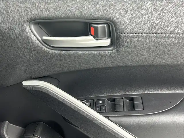 トヨタ カローラ クロス ハイブリッド Z 熊本県 2024(令6)年 1.1万km アティチュードブラックマイカ/プラチナホワイトパールマイカ ワンオーナー　/禁煙車　/モデリスタエアロフル　/１０．５インチディスプレイオーディオ（ＡｐｐｌＣａｒＰｌａｙ・ＡｎｄｒｏｉｄＡｕｔｏ・ＢＴ・フルセグ）/アラウンドビューモニター/社外前後ドライブレコーダー/トヨタセーフティーセンス/・プリクラッシュセーフティ/・レーンディパーチャーアラート/・ブラインドスポットモニター/・リアクロストラフィックアラート/・駐車時支援パーキングサポートシステム/・ロードサインアシスト/・レ前席シートヒーター/・レーーダークルーズコントロール/横滑り防止/前席シートヒーター/運転席パワーシート/ハーフレザーシート/デジタルインナーミラー/ルーフレール/純正フロアマット/純正１８インチAW/オートライト/オートマチックハイビーム/LEDヘッドライト/フォグライト/スマートキー/プッシュスタート/スペアキー1本/保証書/取扱説明書