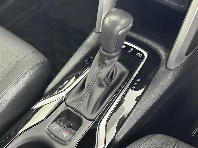 トヨタ カローラ クロス ハイブリッド Z 熊本県 2024(令6)年 1.1万km アティチュードブラックマイカ/プラチナホワイトパールマイカ ワンオーナー　/禁煙車　/モデリスタエアロフル　/１０．５インチディスプレイオーディオ（ＡｐｐｌＣａｒＰｌａｙ・ＡｎｄｒｏｉｄＡｕｔｏ・ＢＴ・フルセグ）/アラウンドビューモニター/社外前後ドライブレコーダー/トヨタセーフティーセンス/・プリクラッシュセーフティ/・レーンディパーチャーアラート/・ブラインドスポットモニター/・リアクロストラフィックアラート/・駐車時支援パーキングサポートシステム/・ロードサインアシスト/・レ前席シートヒーター/・レーーダークルーズコントロール/横滑り防止/前席シートヒーター/運転席パワーシート/ハーフレザーシート/デジタルインナーミラー/ルーフレール/純正フロアマット/純正１８インチAW/オートライト/オートマチックハイビーム/LEDヘッドライト/フォグライト/スマートキー/プッシュスタート/スペアキー1本/保証書/取扱説明書