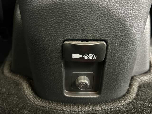 トヨタ アクア GRスポーツ 栃木県 2023(令5)年 0.5万km プラチナホワイトパールマイカ 純正ディスプレイオーディオ/(ワンセグTV/Bluetooth/USB)/全方位カメラ/バックカメラ/ハーフレザー/禁煙車/純正フロアマット/純正アルミホイール/ETC2.0/プッシュスタート/スマートキー/100V充電/コーナーセンサー/オートライト/オートマチックハイビーム/ABS/横滑り防止装置/レーンアシスト/盗難防止装置/LEDヘッドライト/衝撃衝突軽減システム