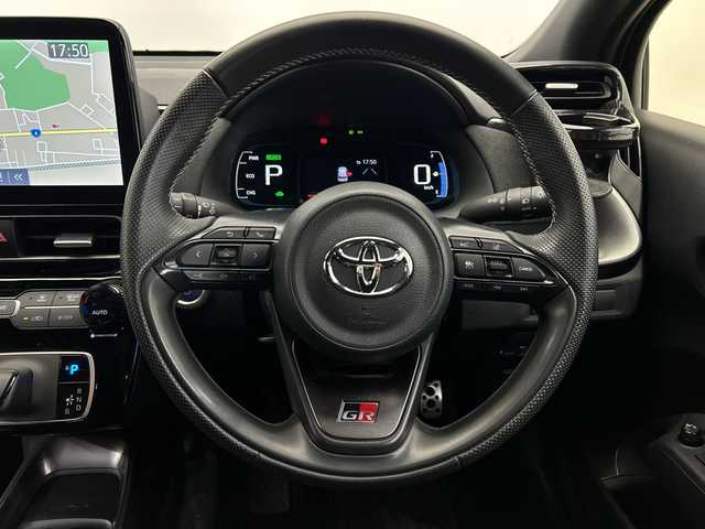 トヨタ アクア GRスポーツ 栃木県 2023(令5)年 0.5万km プラチナホワイトパールマイカ 純正ディスプレイオーディオ/(ワンセグTV/Bluetooth/USB)/全方位カメラ/バックカメラ/ハーフレザー/禁煙車/純正フロアマット/純正アルミホイール/ETC2.0/プッシュスタート/スマートキー/100V充電/コーナーセンサー/オートライト/オートマチックハイビーム/ABS/横滑り防止装置/レーンアシスト/盗難防止装置/LEDヘッドライト/衝撃衝突軽減システム