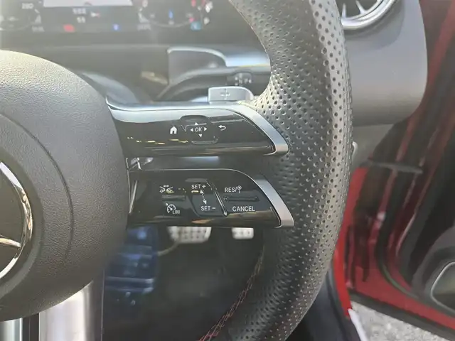 メルセデス・ベンツ Ｍ・ベンツ ＧＬＢ２００ｄ 4マチック AMGライン 愛知県 2024(令6)年 1.1万km 赤 4WD/アドバンスドパッケージ/パノラミックスライディングルーフ/ブルメスターサラウンドサウンドシステム/純正10.25型ナビ/パワーテールゲート/360°カメラシステム/ビルトインETC/レーダーセーフティパッケージ/・アダプティブディスタンスアシストディストロニック/・アクティブステアリングアシスト/・自動再発進機能/・降車時警告機能　他/マルチビームLEDヘッドランプ/アダプティブハイビームアシストプラス/ナッパ革巻きフラットボトムステアリング/パドルシフト/合皮/スエード調シート/前席スポーツシート/前席シートヒーター/純正20インチアルミホイール/キーレスゴー/禁煙車