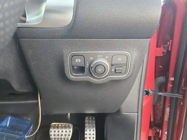 メルセデス・ベンツ Ｍ・ベンツ ＧＬＢ２００ｄ 4マチック AMGライン 愛知県 2024(令6)年 1.1万km 赤 4WD/アドバンスドパッケージ/パノラミックスライディングルーフ/ブルメスターサラウンドサウンドシステム/純正10.25型ナビ/パワーテールゲート/360°カメラシステム/ビルトインETC/レーダーセーフティパッケージ/・アダプティブディスタンスアシストディストロニック/・アクティブステアリングアシスト/・自動再発進機能/・降車時警告機能　他/マルチビームLEDヘッドランプ/アダプティブハイビームアシストプラス/ナッパ革巻きフラットボトムステアリング/パドルシフト/合皮/スエード調シート/前席スポーツシート/前席シートヒーター/純正20インチアルミホイール/キーレスゴー/禁煙車