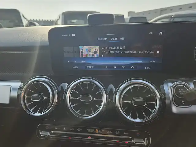 メルセデス・ベンツ Ｍ・ベンツ ＧＬＢ２００ｄ 4マチック AMGライン 愛知県 2024(令6)年 1.1万km 赤 4WD/アドバンスドパッケージ/パノラミックスライディングルーフ/ブルメスターサラウンドサウンドシステム/純正10.25型ナビ/パワーテールゲート/360°カメラシステム/ビルトインETC/レーダーセーフティパッケージ/・アダプティブディスタンスアシストディストロニック/・アクティブステアリングアシスト/・自動再発進機能/・降車時警告機能　他/マルチビームLEDヘッドランプ/アダプティブハイビームアシストプラス/ナッパ革巻きフラットボトムステアリング/パドルシフト/合皮/スエード調シート/前席スポーツシート/前席シートヒーター/純正20インチアルミホイール/キーレスゴー/禁煙車