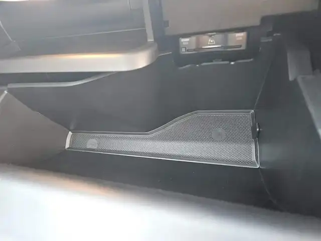 メルセデス・ベンツ Ｍ・ベンツ ＧＬＢ２００ｄ 4マチック AMGライン 愛知県 2024(令6)年 1.1万km 赤 4WD/アドバンスドパッケージ/パノラミックスライディングルーフ/ブルメスターサラウンドサウンドシステム/純正10.25型ナビ/パワーテールゲート/360°カメラシステム/ビルトインETC/レーダーセーフティパッケージ/・アダプティブディスタンスアシストディストロニック/・アクティブステアリングアシスト/・自動再発進機能/・降車時警告機能　他/マルチビームLEDヘッドランプ/アダプティブハイビームアシストプラス/ナッパ革巻きフラットボトムステアリング/パドルシフト/合皮/スエード調シート/前席スポーツシート/前席シートヒーター/純正20インチアルミホイール/キーレスゴー/禁煙車