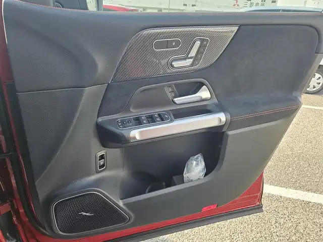 メルセデス・ベンツ Ｍ・ベンツ ＧＬＢ２００ｄ 4マチック AMGライン 愛知県 2024(令6)年 1.1万km 赤 4WD/アドバンスドパッケージ/パノラミックスライディングルーフ/ブルメスターサラウンドサウンドシステム/純正10.25型ナビ/パワーテールゲート/360°カメラシステム/ビルトインETC/レーダーセーフティパッケージ/・アダプティブディスタンスアシストディストロニック/・アクティブステアリングアシスト/・自動再発進機能/・降車時警告機能　他/マルチビームLEDヘッドランプ/アダプティブハイビームアシストプラス/ナッパ革巻きフラットボトムステアリング/パドルシフト/合皮/スエード調シート/前席スポーツシート/前席シートヒーター/純正20インチアルミホイール/キーレスゴー/禁煙車