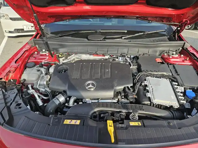 メルセデス・ベンツ Ｍ・ベンツ ＧＬＢ２００ｄ 4マチック AMGライン 愛知県 2024(令6)年 1.1万km 赤 4WD/アドバンスドパッケージ/パノラミックスライディングルーフ/ブルメスターサラウンドサウンドシステム/純正10.25型ナビ/パワーテールゲート/360°カメラシステム/ビルトインETC/レーダーセーフティパッケージ/・アダプティブディスタンスアシストディストロニック/・アクティブステアリングアシスト/・自動再発進機能/・降車時警告機能　他/マルチビームLEDヘッドランプ/アダプティブハイビームアシストプラス/ナッパ革巻きフラットボトムステアリング/パドルシフト/合皮/スエード調シート/前席スポーツシート/前席シートヒーター/純正20インチアルミホイール/キーレスゴー/禁煙車