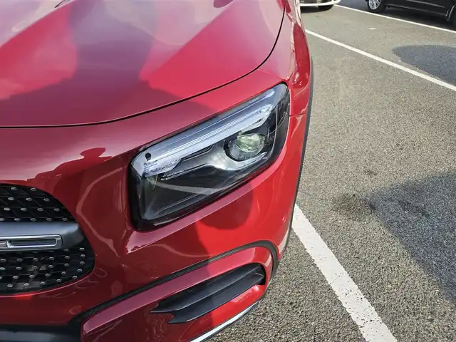 メルセデス・ベンツ Ｍ・ベンツ ＧＬＢ２００ｄ 4マチック AMGライン 愛知県 2024(令6)年 1.1万km 赤 4WD/アドバンスドパッケージ/パノラミックスライディングルーフ/ブルメスターサラウンドサウンドシステム/純正10.25型ナビ/パワーテールゲート/360°カメラシステム/ビルトインETC/レーダーセーフティパッケージ/・アダプティブディスタンスアシストディストロニック/・アクティブステアリングアシスト/・自動再発進機能/・降車時警告機能　他/マルチビームLEDヘッドランプ/アダプティブハイビームアシストプラス/ナッパ革巻きフラットボトムステアリング/パドルシフト/合皮/スエード調シート/前席スポーツシート/前席シートヒーター/純正20インチアルミホイール/キーレスゴー/禁煙車