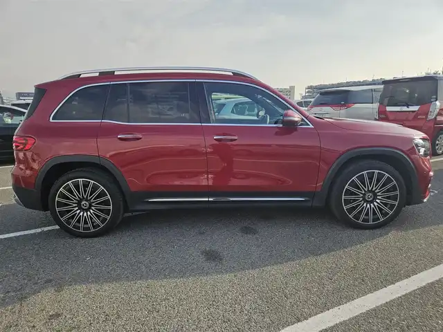 メルセデス・ベンツ Ｍ・ベンツ ＧＬＢ２００ｄ 4マチック AMGライン 愛知県 2024(令6)年 1.1万km 赤 4WD/アドバンスドパッケージ/パノラミックスライディングルーフ/ブルメスターサラウンドサウンドシステム/純正10.25型ナビ/パワーテールゲート/360°カメラシステム/ビルトインETC/レーダーセーフティパッケージ/・アダプティブディスタンスアシストディストロニック/・アクティブステアリングアシスト/・自動再発進機能/・降車時警告機能　他/マルチビームLEDヘッドランプ/アダプティブハイビームアシストプラス/ナッパ革巻きフラットボトムステアリング/パドルシフト/合皮/スエード調シート/前席スポーツシート/前席シートヒーター/純正20インチアルミホイール/キーレスゴー/禁煙車