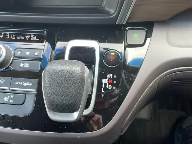 ホンダ フリード ハイブリット G ホンダセンシング 島根県 2020(令2)年 2.1万km プラチナホワイトパール 禁煙車/純正９インチメモリナビ　/フルセグＴＶ　/ＤＶＤ再生　/Ｂｌｕｅｔｏｏｔｈ接続　/バックカメラ　/ＥＴＣ　/前後ドライブレコーダー/両側パワースライドドア　/アダプティブクルーズコントロール　/衝突軽減ブレーキ　/レーンキープアシスト/後方コーナーセンサー　/前席シートヒーター　/スマートキー/純正ＬＥＤヘッドライト　/純正１５インチアルミホイール/純正フロアマット