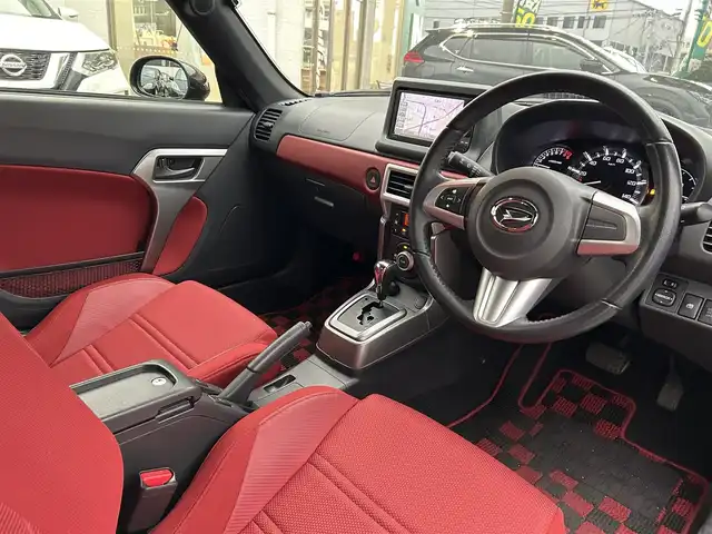 ダイハツ コペン セロ 福岡県 2016(平28)年 8.1万km ブリティッシュグリーンマイカ ワンオーナー/純正ナビ（AM/FM/BT/CD/DVD/フルセグTV）/純正フロアマット/社外１５インチアルミホイール（humanline）/全席シートヒーター/横滑り防止装置/LEDヘッドライト/バックカメラ/ETC/ステアリングスイッチ/オートエアコン/プッシュスタート/パワーステアリング/パワーウインドウ/スマートキー/スペアキー×１/取扱説明書/保証書/記録簿