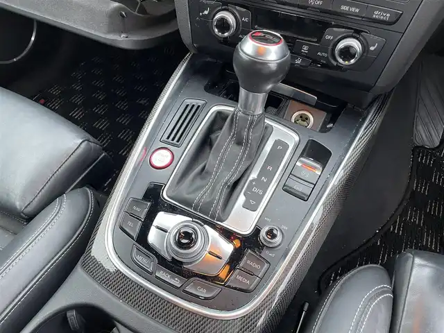 アウディ ＳＱ５ クワトロ 香川県 2015(平27)年 17.2万km グレイシアホワイトメタリック スマートキー/パドルシフト/ACC/パワーシート/シートヒーター/ブラックレザーシート/ETC/純正２１インチアルミ/コーナーセンサー/ウィンカーミラー/ルーフレール/オートライト/BSM/BANG&OLUFSEN