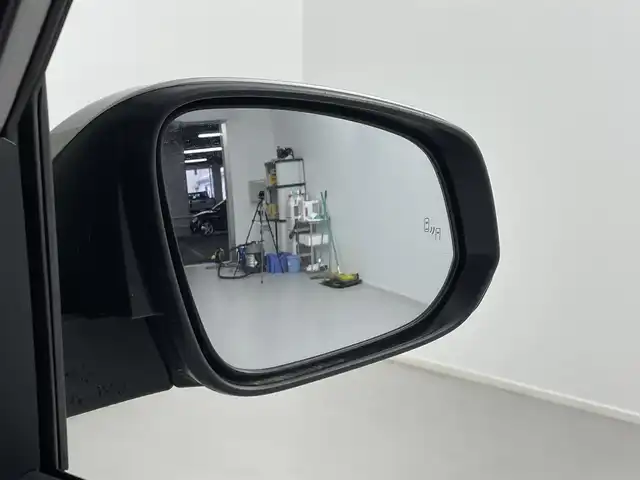 トヨタ ノア ハイブリッド Z 埼玉県 2022(令4)年 2.1万km メタルストリームM ディスプレイオーディオ（コネクティッドナビ対応）Plus/TV（フルセグ）＋CD・DVDデッキ/BSM/ETC2.0ユニット（VICS機能付）/レーダークルーズコントロール/両側パワースライド/前席シートヒーター/100V充電/バックカメラ/純正マット/純正アルミホイール/衝突軽減ブレーキ/横滑り防止装置/オートライト/LEDライト/フォグライト