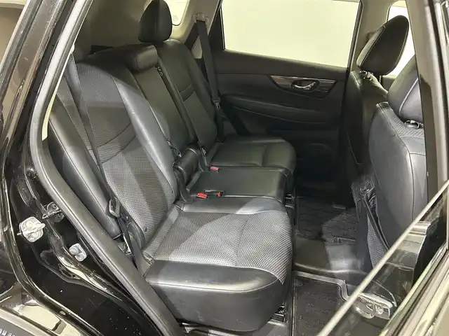 日産 エクストレイル 愛媛県 2020(令2)年 5.7万km ダイヤモンドブラック ・純正９型ナビ（フルセグＴＶ・ＢＴ・ＦＭＡＭ・ＣＤＤＶＤ・ＵＳＢ接続・ＡＵＸ）/・全方位カメラ　/・前方ドラレコ/・ＥＴＣ　/・10インチフリップダウンモニター　/・プロパイロット　/・パワーバックドア　/・全席シートヒーター/・アイドリングストップ/・横滑り防止/・デジタルインナーミラー/・踏み間違い防止