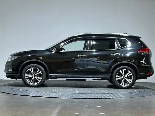 日産 エクストレイル 愛媛県 2020(令2)年 5.7万km ダイヤモンドブラック ・純正９型ナビ（フルセグＴＶ・ＢＴ・ＦＭＡＭ・ＣＤＤＶＤ・ＵＳＢ接続・ＡＵＸ）/・全方位カメラ　/・前方ドラレコ/・ＥＴＣ　/・10インチフリップダウンモニター　/・プロパイロット　/・パワーバックドア　/・全席シートヒーター/・アイドリングストップ/・横滑り防止/・デジタルインナーミラー/・踏み間違い防止
