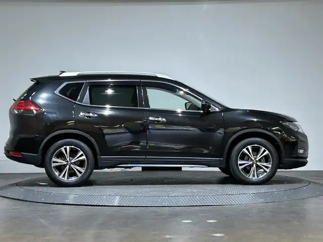 日産 エクストレイル 愛媛県 2020(令2)年 5.7万km ダイヤモンドブラック ・純正９型ナビ（フルセグＴＶ・ＢＴ・ＦＭＡＭ・ＣＤＤＶＤ・ＵＳＢ接続・ＡＵＸ）/・全方位カメラ　/・前方ドラレコ/・ＥＴＣ　/・10インチフリップダウンモニター　/・プロパイロット　/・パワーバックドア　/・全席シートヒーター/・アイドリングストップ/・横滑り防止/・デジタルインナーミラー/・踏み間違い防止