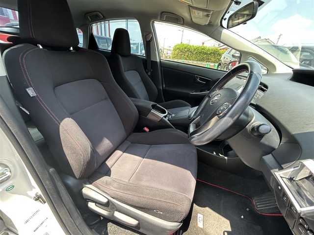 トヨタ プリウス S ツーリングセレ G’s 宮崎県 2014(平26)年 12.1万km ホワイトパールクリスタルシャイン /ナビ(NSZT-W62G)//TV/CD/DVD/Bluetooth//バックカメラ//ビルトインETC//オートライト//フォグライト//純正アルミホイール//純正フロアマット//ドアバイザー//プッシュスタート//電格ウィンカーミラー//ステアリングスイッチ