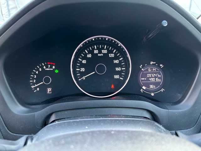 ホンダ ヴェゼル X 福岡県 2016(平28)年 9.8万km クリスタルブラックパール ワンオーナー/純正ナビ/（AM/FM/CD/DVD/SD/USB/HDMI/Bluetooth/ワンセグTV）/クルーズコントロール/横滑り防止/衝突軽減ブレーキ/アイドリングストップ/ビルドインETC/オートホールド/純正アルミホイール/オートライト/フォグランプ/レーダー感知/電格ミラー/プッシュスタート/スペアキー×１/保証書/取扱説明書