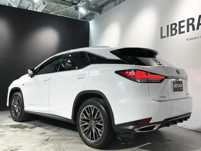 レクサス ＲＸ 300 Fスポーツ 道央・札幌 2020(令2)年 3.1万km ホワイトノーヴァガラスフレーク ワンオーナー/寒冷地仕様/純正12.3インチナビ(フルセグTV/CD/DVD/SD/BT/Miracast)/パノラマルーフ/カラーヘッドアップディスプレイ/本革スポーツシート/シートヒーター(全席)/コンフォータブルエアシート(D/N)/8Way調整式パワーシート(D/N)/セカンドパワーシート/LexusSafetySystem+/・プリクラッシュセーフティ/・レーダークルーズコントロール/・レーントレーシングアシスト/・ロードサインアシスト/・オートマチックハイビーム/ブラインドスポットモニター/パーキングサポートブレーキ/三眼フルLEDヘッドランプ/本革ステアリングホイール/ステアリングヒーター/ハンズフリーパワーバックドア/アイドリングストップ/電動パーキングブレーキ/ブレーキホールド/レクサスRXプレミアムサウンド/ETC2.0/プッシュスタート/スマートキー/純正エンジンスターター/純正20インチアルミホイール付き冬タイヤ有(235/55/R20)