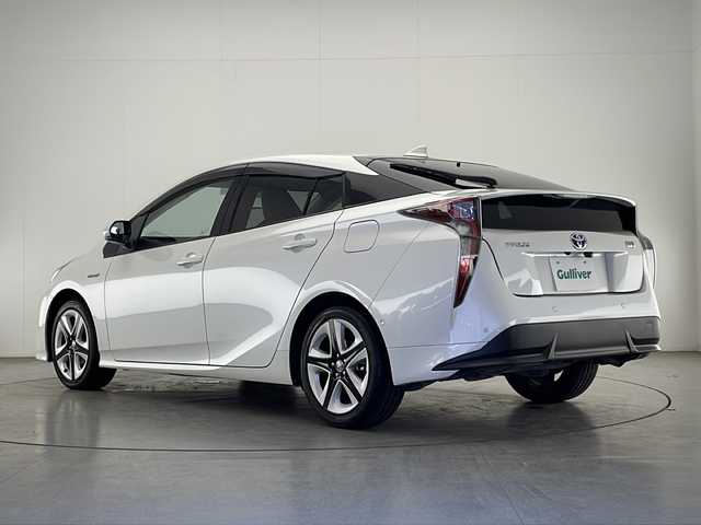 トヨタ プリウス A ツーリングセレクション 宮崎県 2017(平29)年 6.7万km ホワイトパールクリスタルシャイン Toyota Safety Sense/〇プリクラシュセーフティ/〇レーンディパーチャーアラート/〇ブラインドスポットモニター/〇クリアランスソナー/〇オートマチックハイビーム/〇クリアランスソナー/〇レーダークルーズコントロール/〇ヘッドアップディスプレイ/〇パーキングアシスト/純正9型ナビ/フルセグTV/CD/DVD/Bluetooth/バックカメラ/黒レザーシート/シートヒーター/LEDヘッドライト/ビルトインETC/純正17インチAW/保証書/取扱説明書