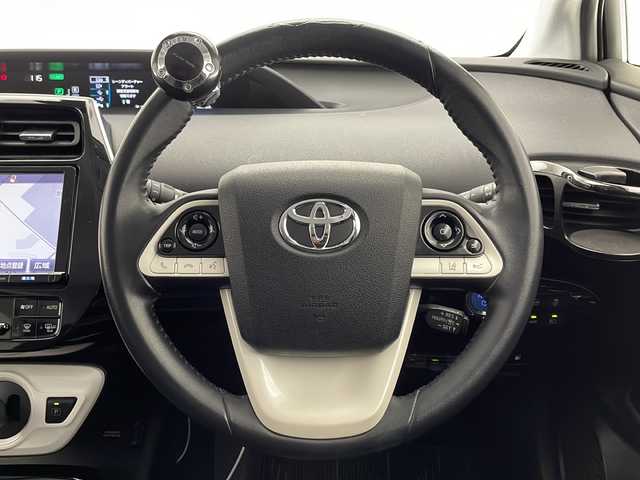 トヨタ プリウス A ツーリングセレクション 宮崎県 2017(平29)年 6.7万km ホワイトパールクリスタルシャイン Toyota Safety Sense/〇プリクラシュセーフティ/〇レーンディパーチャーアラート/〇ブラインドスポットモニター/〇クリアランスソナー/〇オートマチックハイビーム/〇クリアランスソナー/〇レーダークルーズコントロール/〇ヘッドアップディスプレイ/〇パーキングアシスト/純正9型ナビ/フルセグTV/CD/DVD/Bluetooth/バックカメラ/黒レザーシート/シートヒーター/LEDヘッドライト/ビルトインETC/純正17インチAW/保証書/取扱説明書