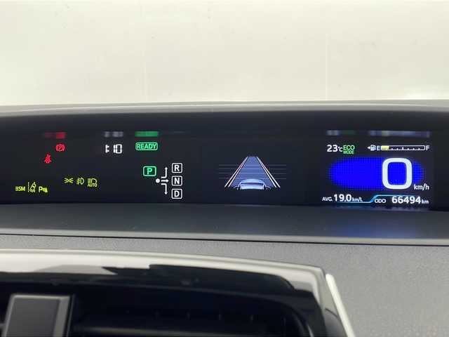 トヨタ プリウス A ツーリングセレクション 宮崎県 2017(平29)年 6.7万km ホワイトパールクリスタルシャイン Toyota Safety Sense/〇プリクラシュセーフティ/〇レーンディパーチャーアラート/〇ブラインドスポットモニター/〇クリアランスソナー/〇オートマチックハイビーム/〇クリアランスソナー/〇レーダークルーズコントロール/〇ヘッドアップディスプレイ/〇パーキングアシスト/純正9型ナビ/フルセグTV/CD/DVD/Bluetooth/バックカメラ/黒レザーシート/シートヒーター/LEDヘッドライト/ビルトインETC/純正17インチAW/保証書/取扱説明書