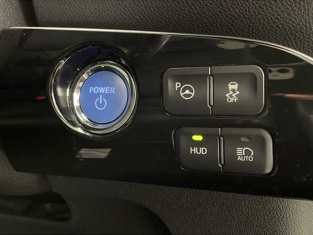 トヨタ プリウス A ツーリングセレクション 宮崎県 2017(平29)年 6.7万km ホワイトパールクリスタルシャイン Toyota Safety Sense/〇プリクラシュセーフティ/〇レーンディパーチャーアラート/〇ブラインドスポットモニター/〇クリアランスソナー/〇オートマチックハイビーム/〇クリアランスソナー/〇レーダークルーズコントロール/〇ヘッドアップディスプレイ/〇パーキングアシスト/純正9型ナビ/フルセグTV/CD/DVD/Bluetooth/バックカメラ/黒レザーシート/シートヒーター/LEDヘッドライト/ビルトインETC/純正17インチAW/保証書/取扱説明書